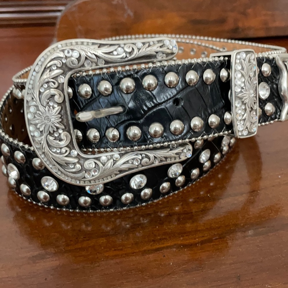 Women’s black western belt. Approx. size6-10